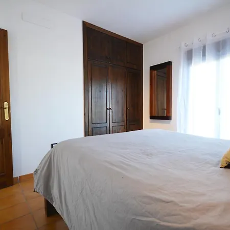 Вилла Beautiful Spacious With Private Heated Pool In Лахарес