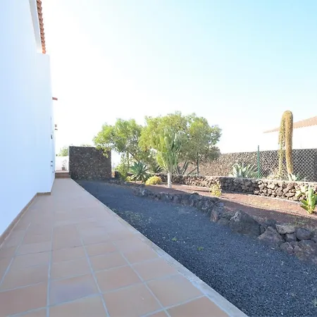 Вилла Beautiful Spacious With Private Heated Pool In