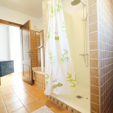 Beautiful Spacious With Private Heated Pool In Лахарес