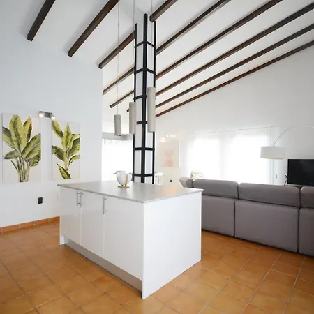 Beautiful Spacious With Private Heated Pool In Vila *