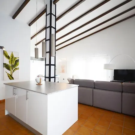 Beautiful Spacious With Private Heated Pool In Vila *