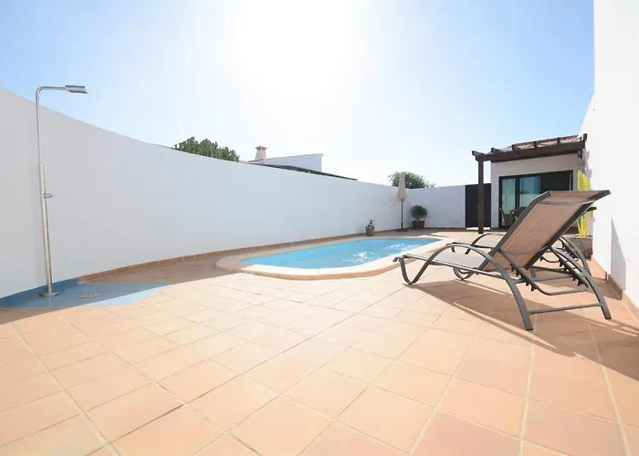 Beautiful Spacious With Private Heated Pool In Villa *