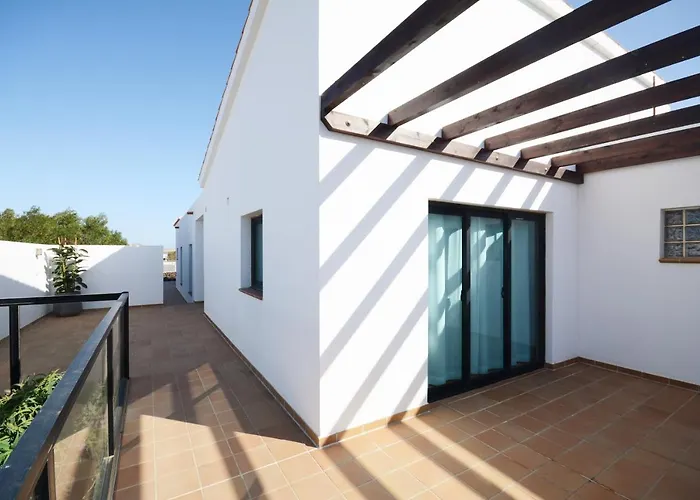 Beautiful Spacious With Private Heated Pool In Вилла Лахарес