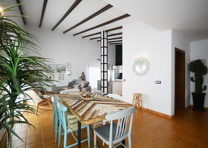 Beautiful Spacious With Private Heated Pool In Вилла Лахарес