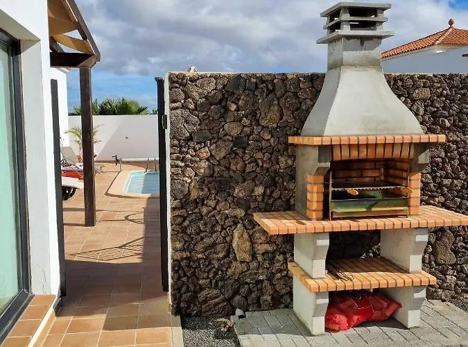 Beautiful Spacious With Private Heated Pool In Villa Lajares