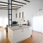 Вилла Beautiful Spacious With Private Heated Pool In *