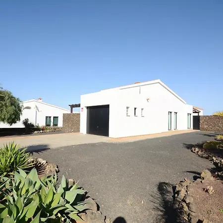 Beautiful Spacious With Private Heated Pool In Vila