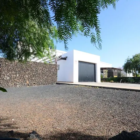 Beautiful Spacious With Private Heated Pool In Vila Lajares