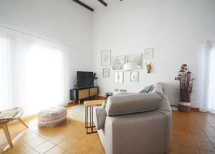 Beautiful Spacious With Private Heated Pool In Lajares