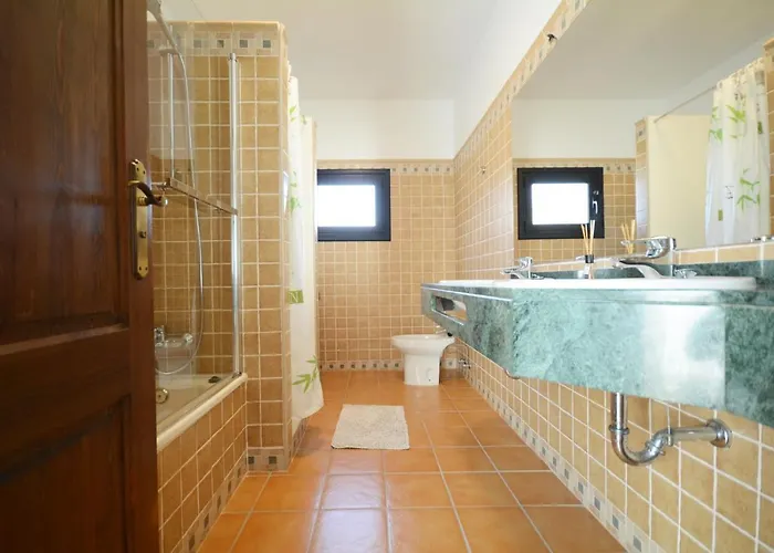 Beautiful Spacious With Private Heated Pool In Lajares