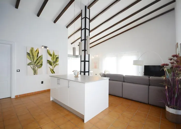 Beautiful Spacious With Private Heated Pool In 빌라 *