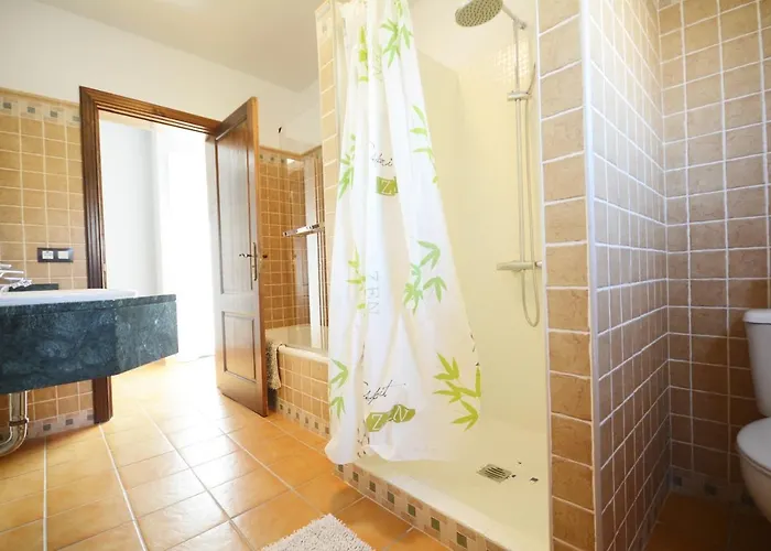 Beautiful Spacious With Private Heated Pool In 라하레스
